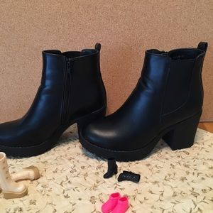 Chunky boots man made material